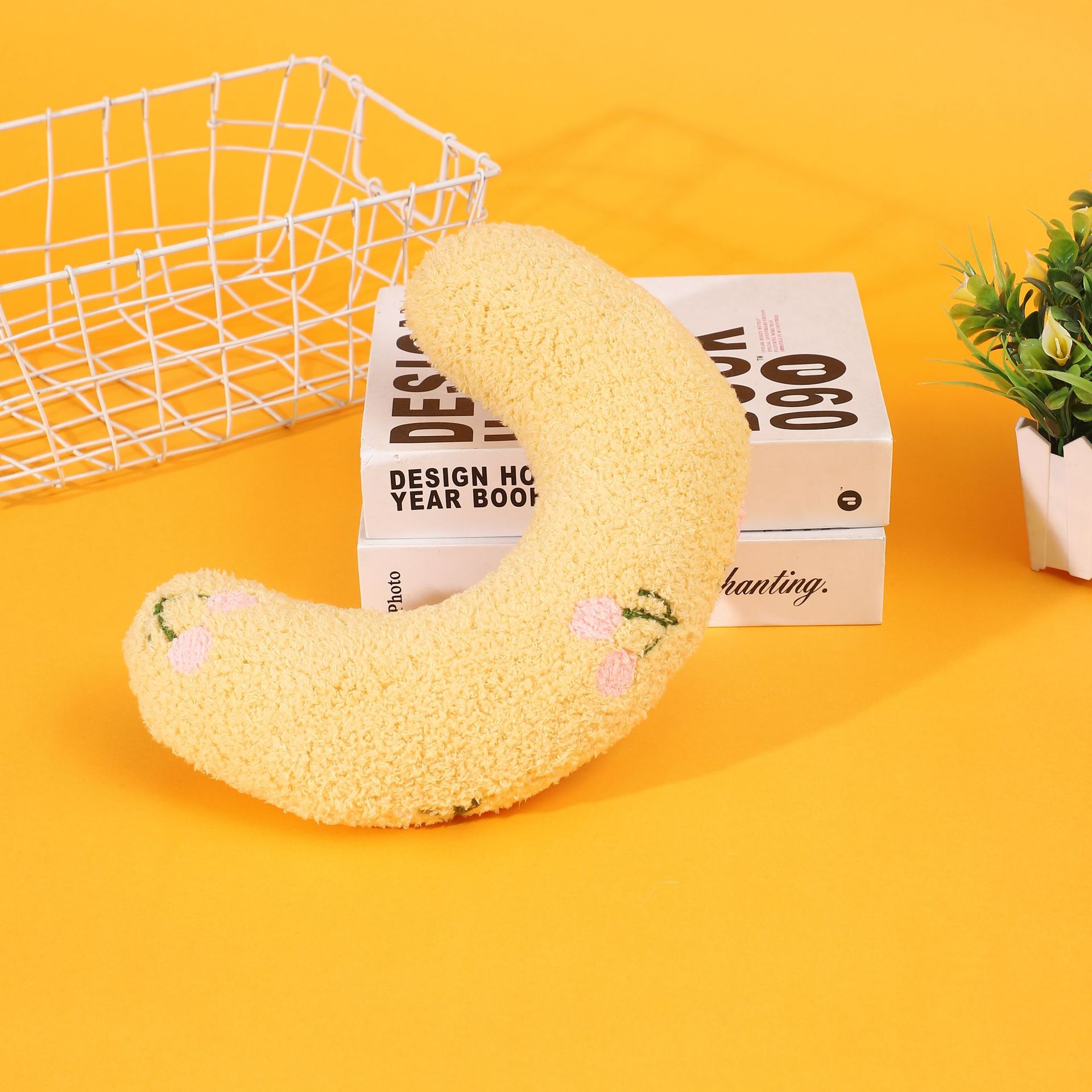 Dogs And Cats To Sleep With Cartoon Pillow Pet Half Moon Pillow Deep Sleep U-shaped Pillow