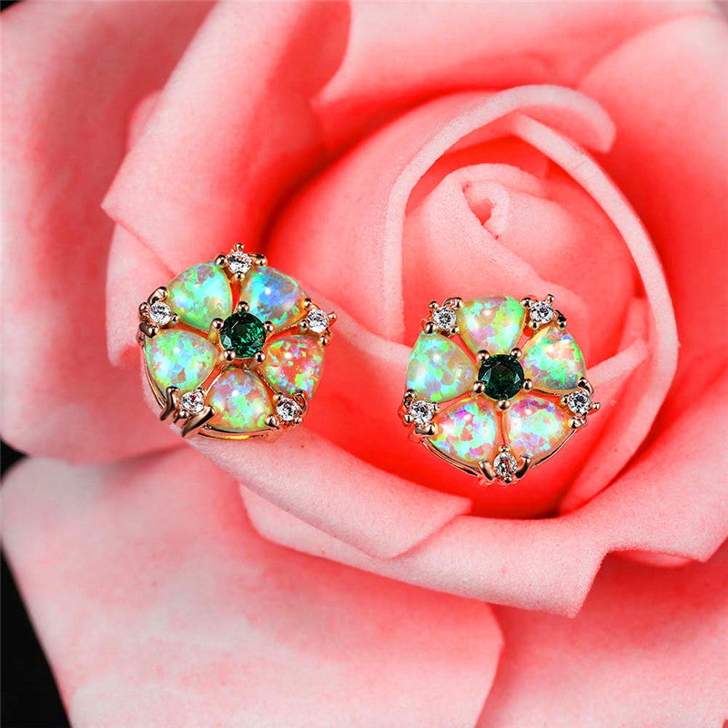 Boucles d'oreilles clous fleur en opale et diamant platine très populaires pour femmes
