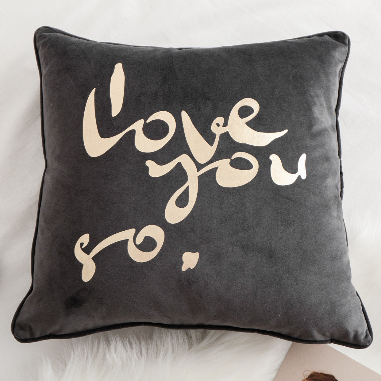 Nordic Style Ins Girl Heart Round Velvet Cushion Pillow