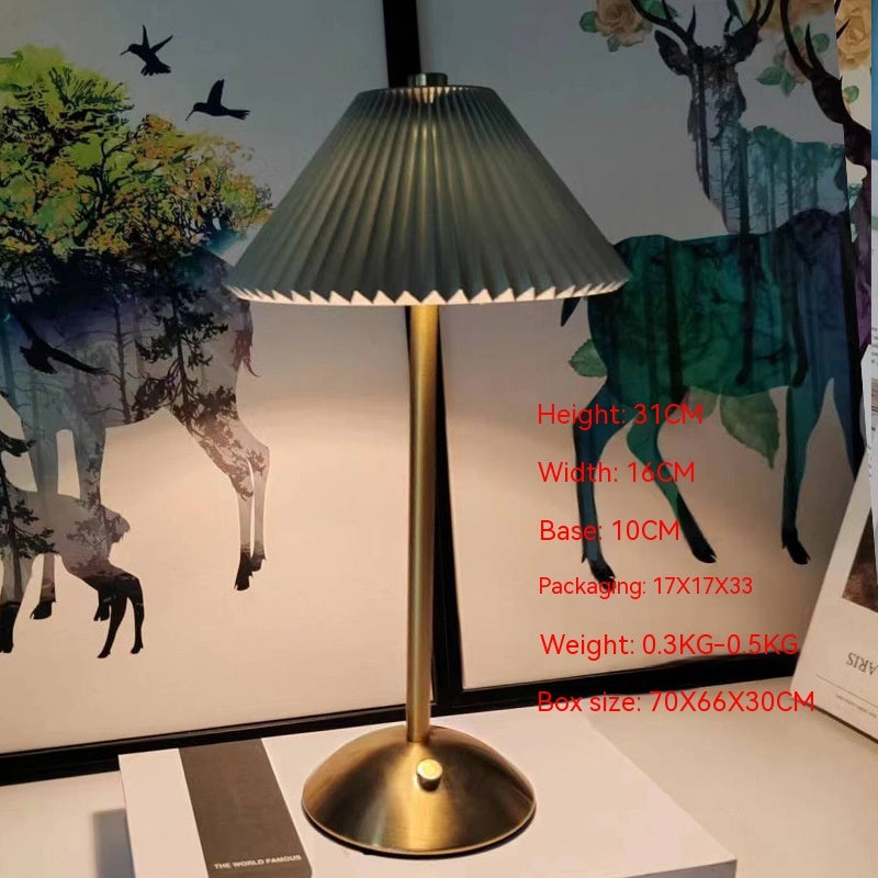 Lampe de chevet créative en métal style léger de luxe en forme de champignon