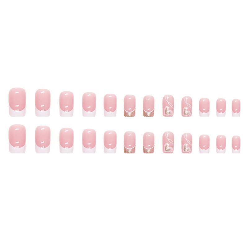 Fille stylée avec des ongles "cœur" brillants (style "French")