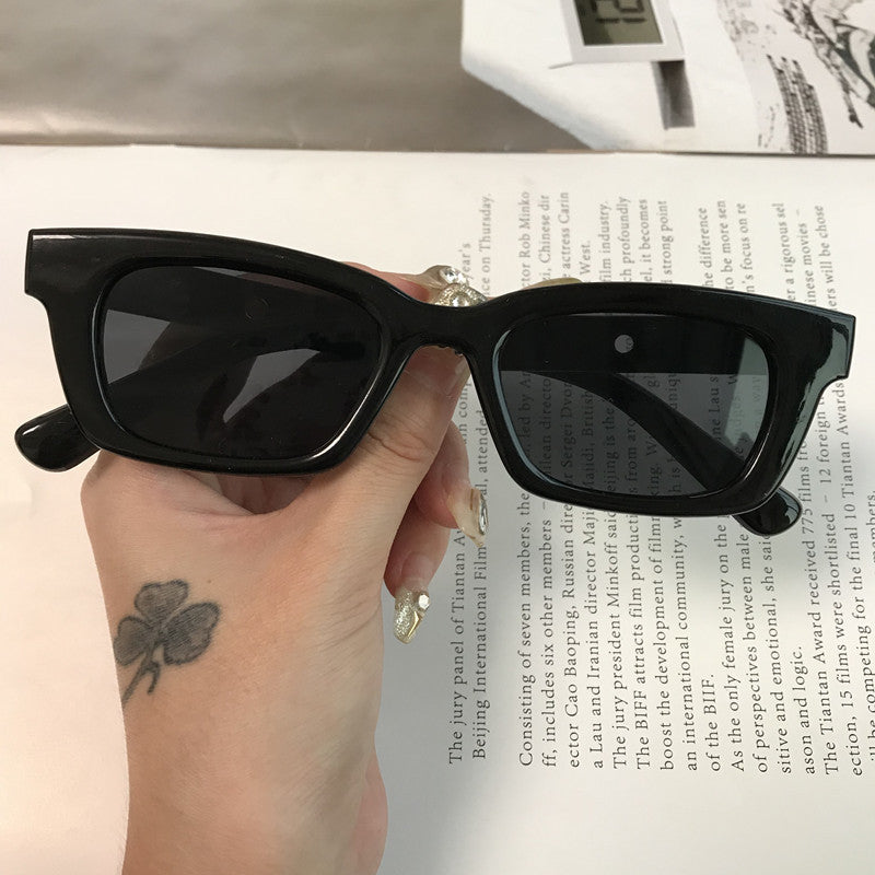 Lunettes de soleil carrées hommes et femmes avec la même tendance, rétro coréennes, style Ins, pour la photographie de rue.