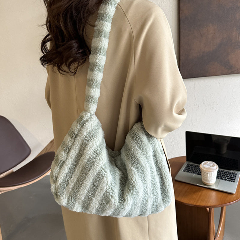 Grand Sac Peluche Rayé Grande Capacité Hiver Nouvelle Mode Sac Fourre-tout Portable Sacs à Bandoulière Sacs à Main Moelleux Pour Femmes