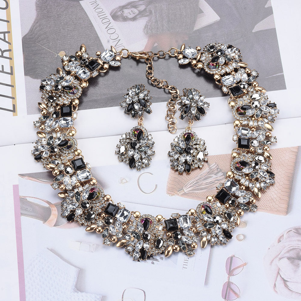 Fashion Retro Light Luxury Women's Necklace And Earrings Set