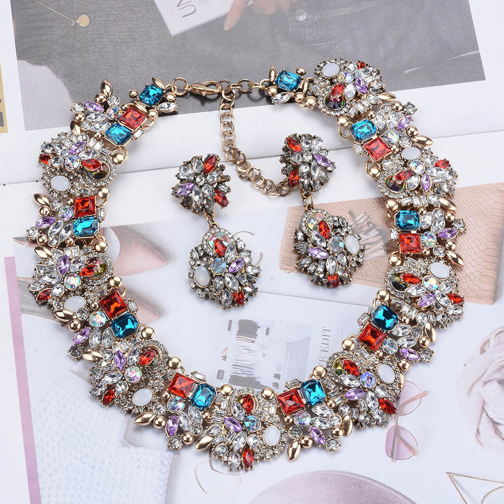 Fashion Retro Light Luxury Women's Necklace And Earrings Set