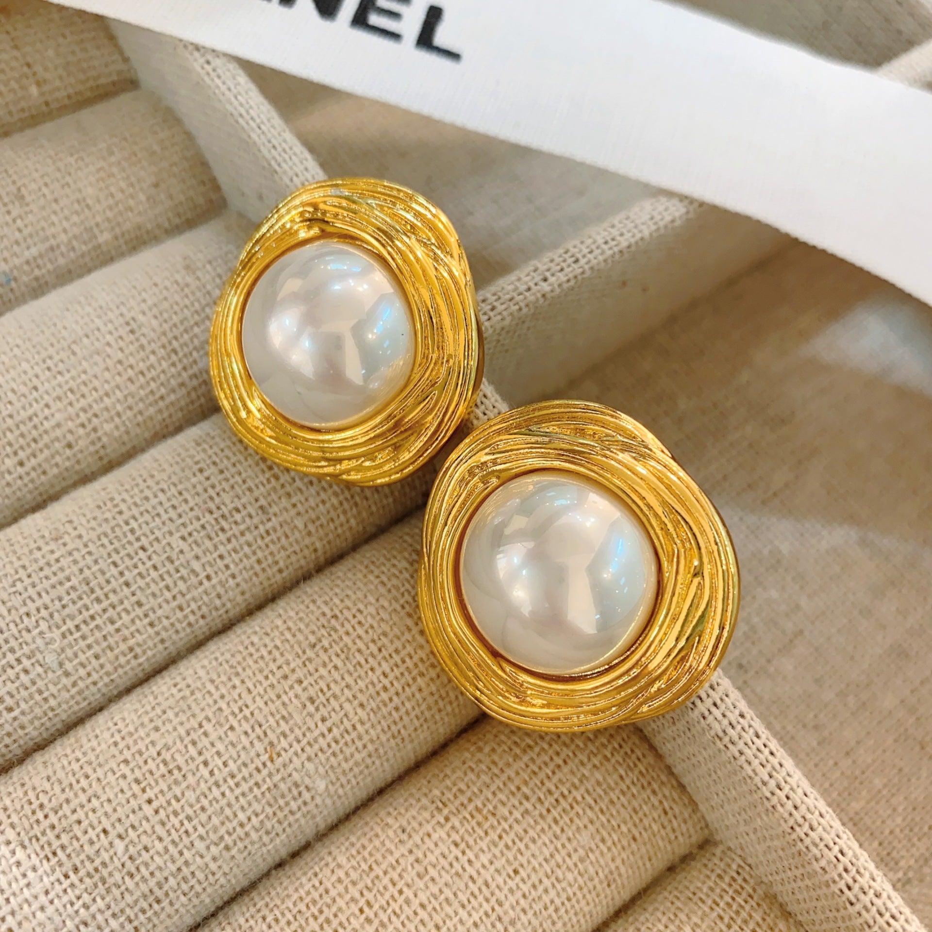 Mid-ancient French Irregular Texture Pearl Earrings