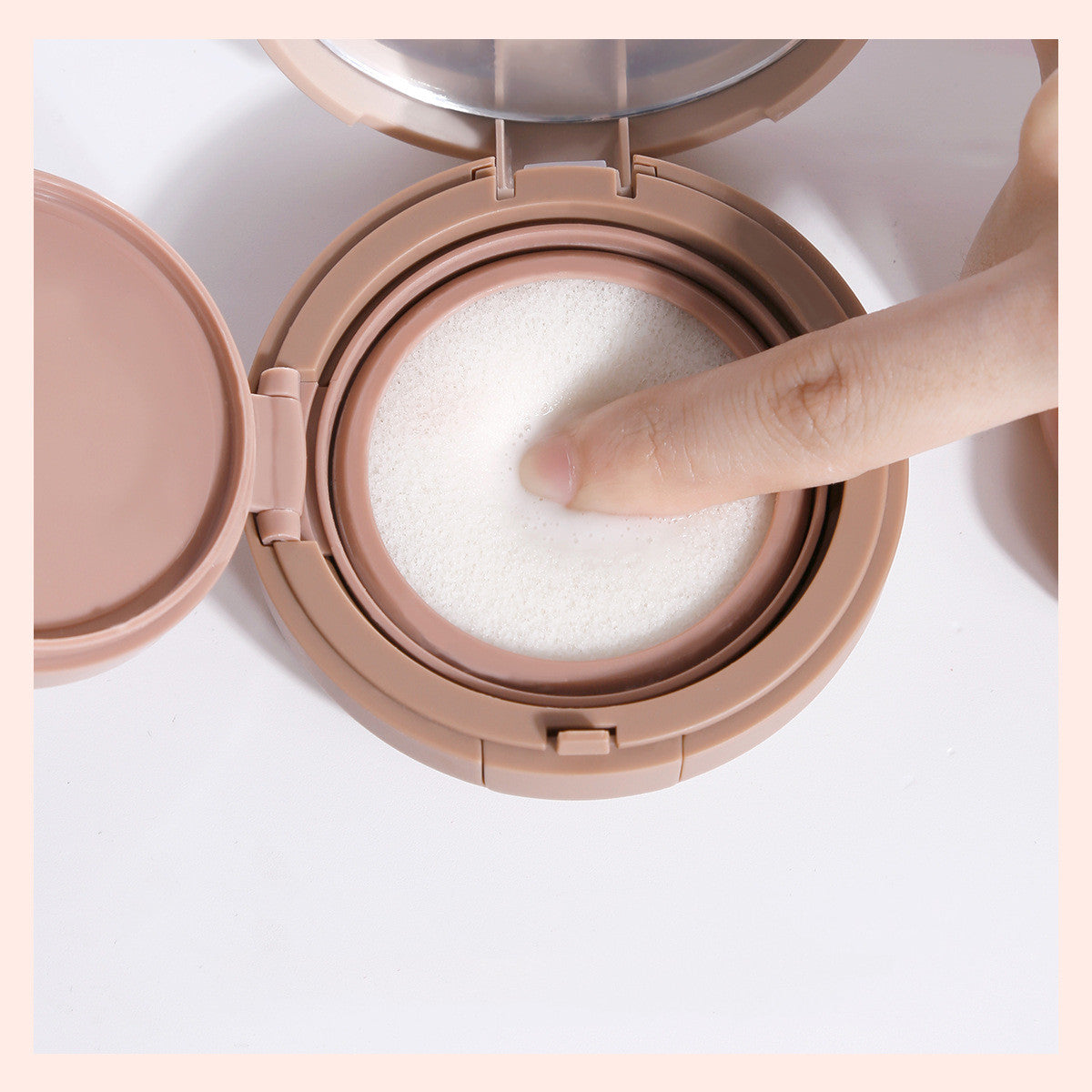 Stylishly Simple Brightening And Moisturising Powder