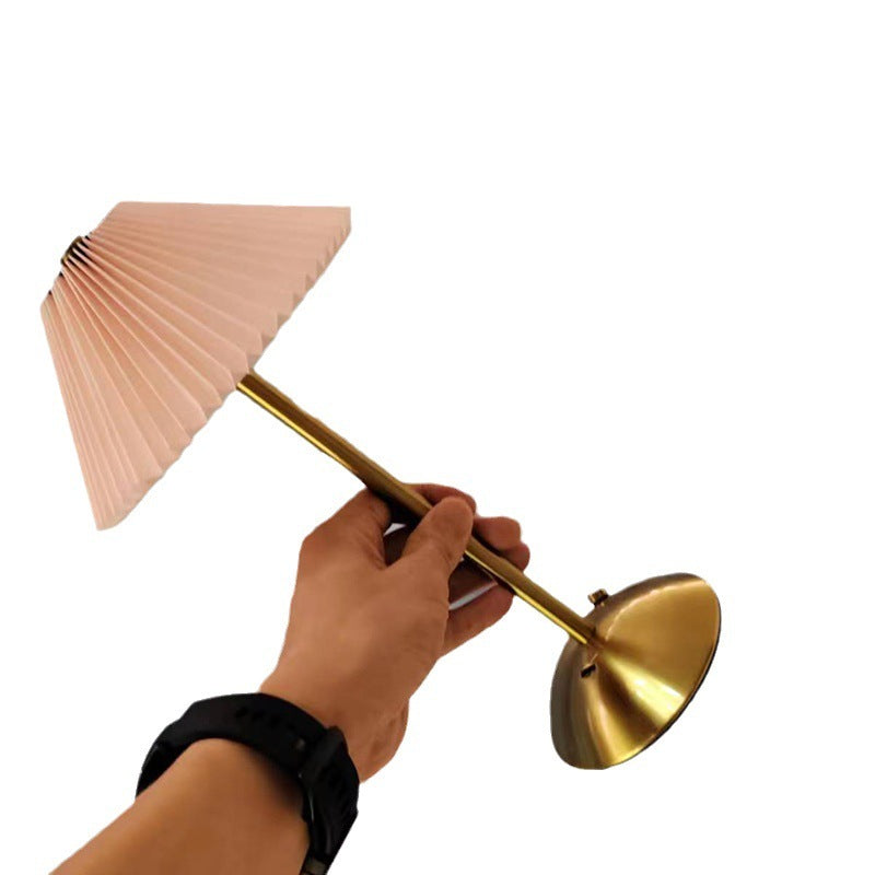 Lampe de chevet créative en métal style léger de luxe en forme de champignon