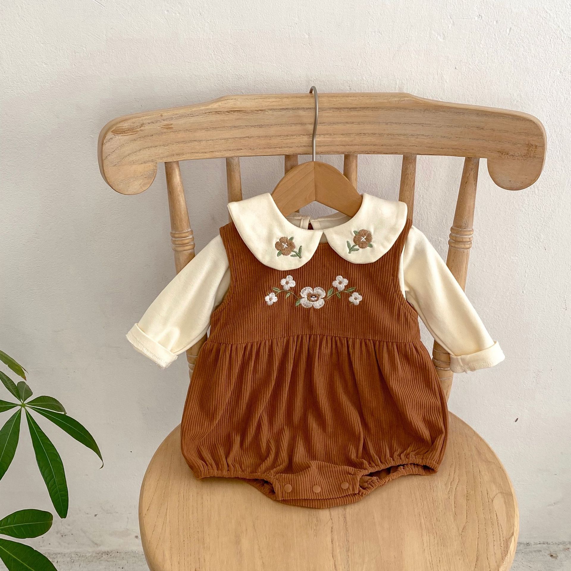 Baby Autumn Clothing Corduroy Embroidered Suspender Romper Western Style Sleeveless Onesie Triangle Jumpsuit Climbing