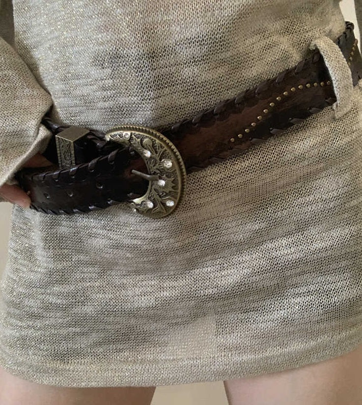 Ceinture à rivets effet vieilli, avec fil apparent, design unique
