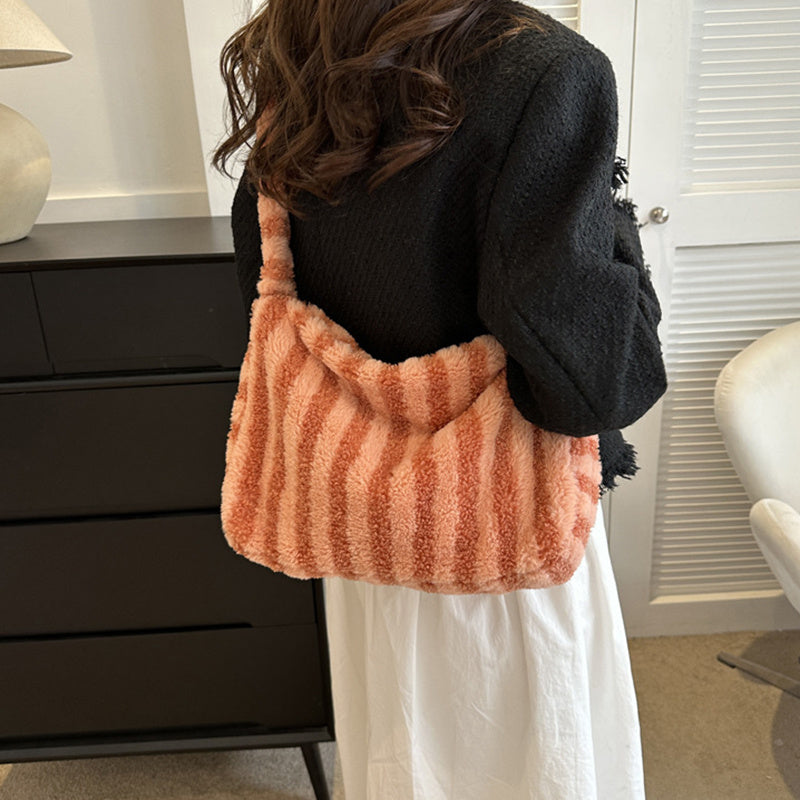 Grand Sac Peluche Rayé Grande Capacité Hiver Nouvelle Mode Sac Fourre-tout Portable Sacs à Bandoulière Sacs à Main Moelleux Pour Femmes