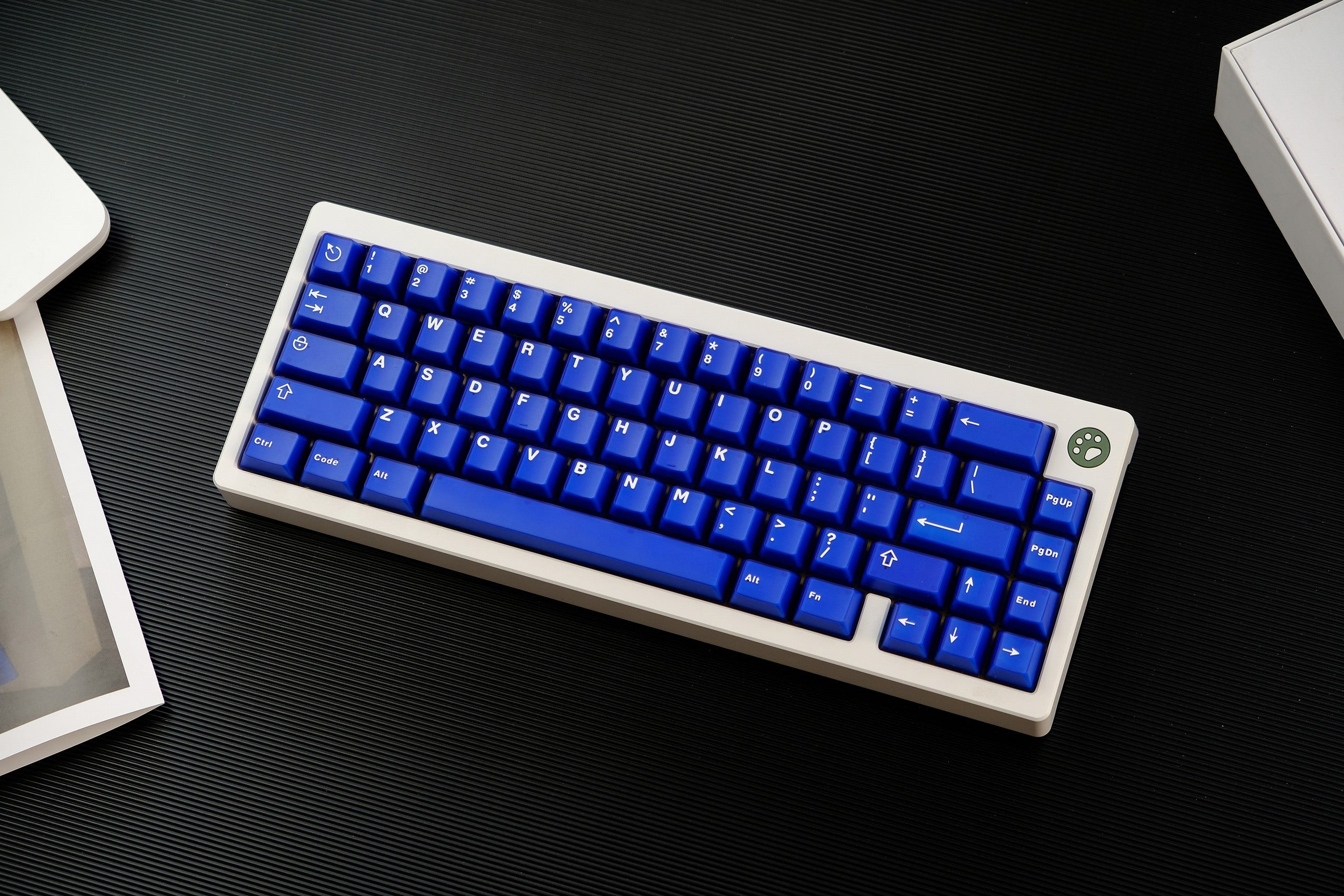 Clavier mécanique à touches noires et dorées