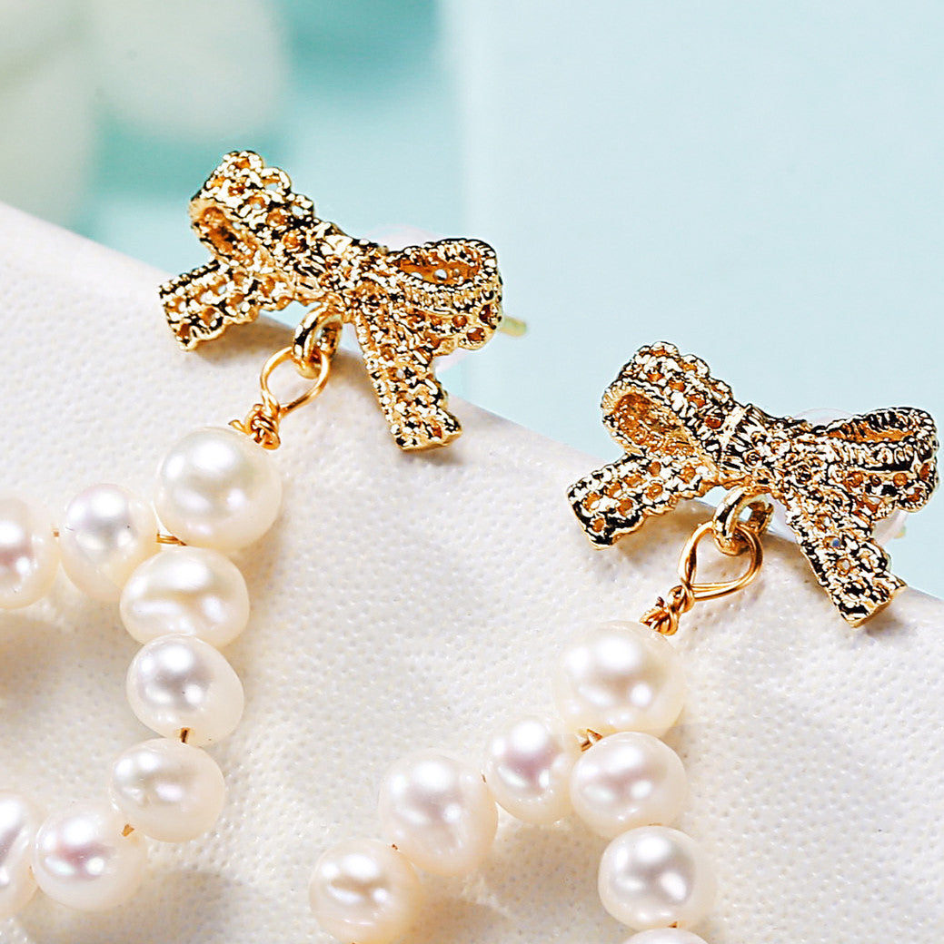 Boucles d'oreilles faites à la main en perles d'eau douce avec nœud pour femmes