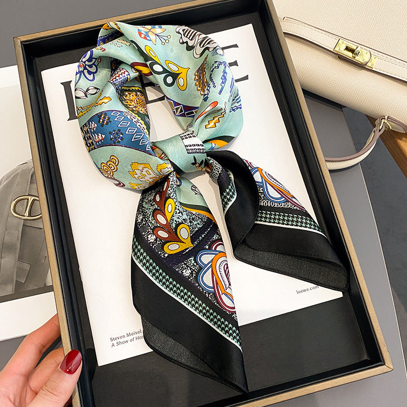 Women's Vintage Print Fashion Silk Square Scarf