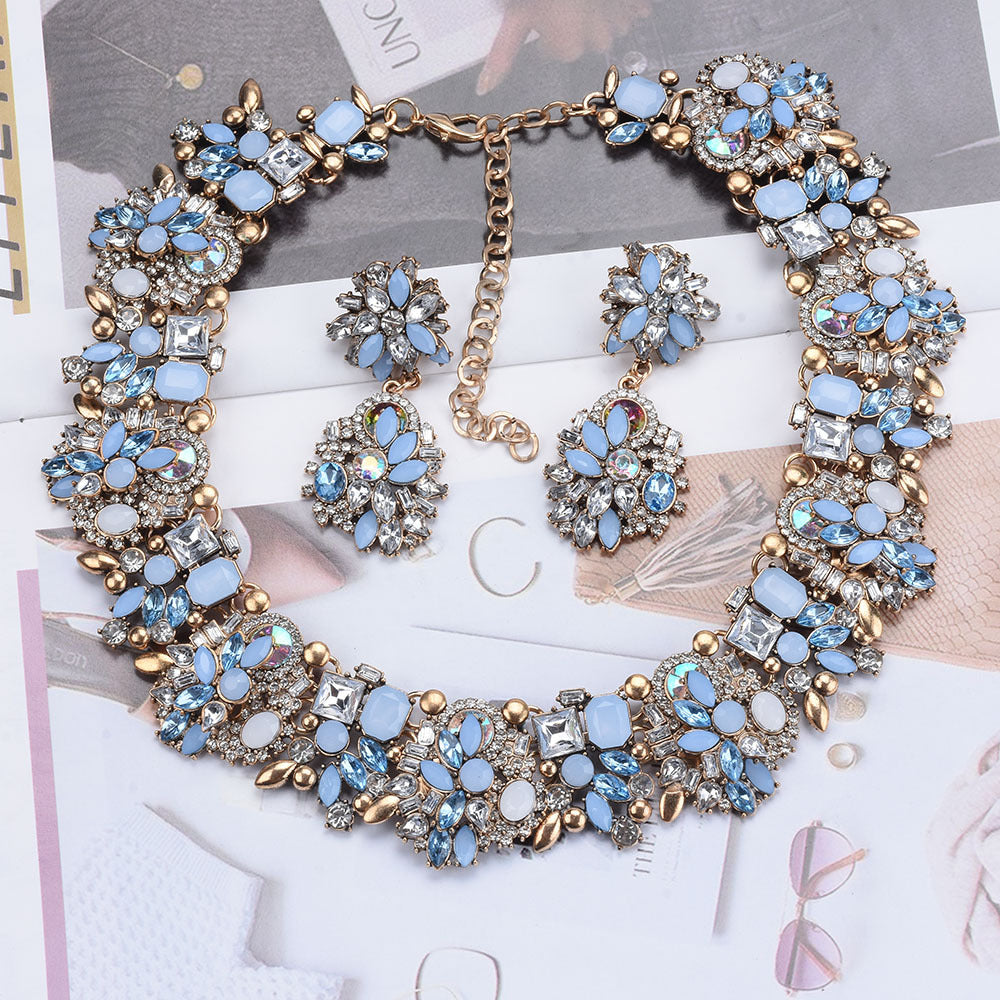Fashion Retro Light Luxury Women's Necklace And Earrings Set