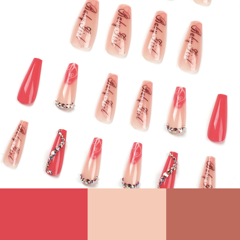 Uñas postizas de moda para mujer. Producto terminado.