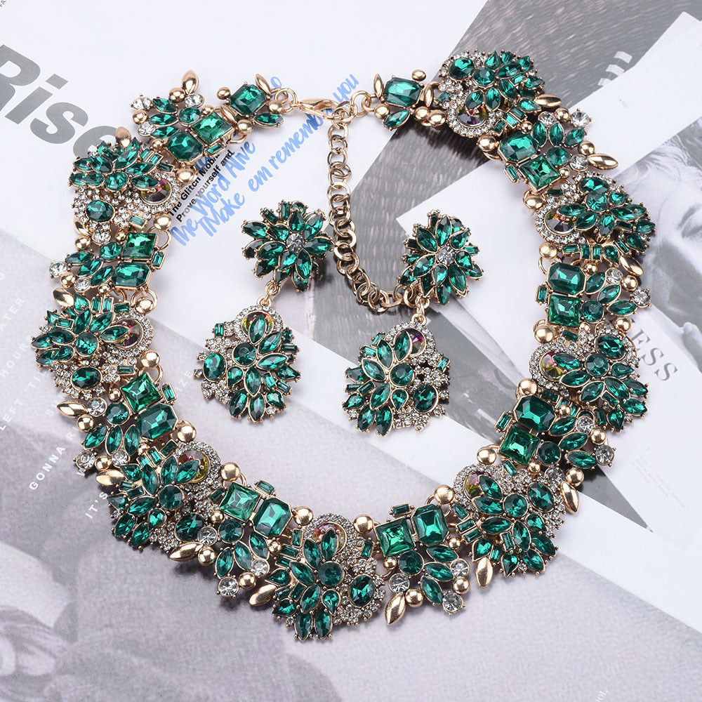 Fashion Retro Light Luxury Women's Necklace And Earrings Set